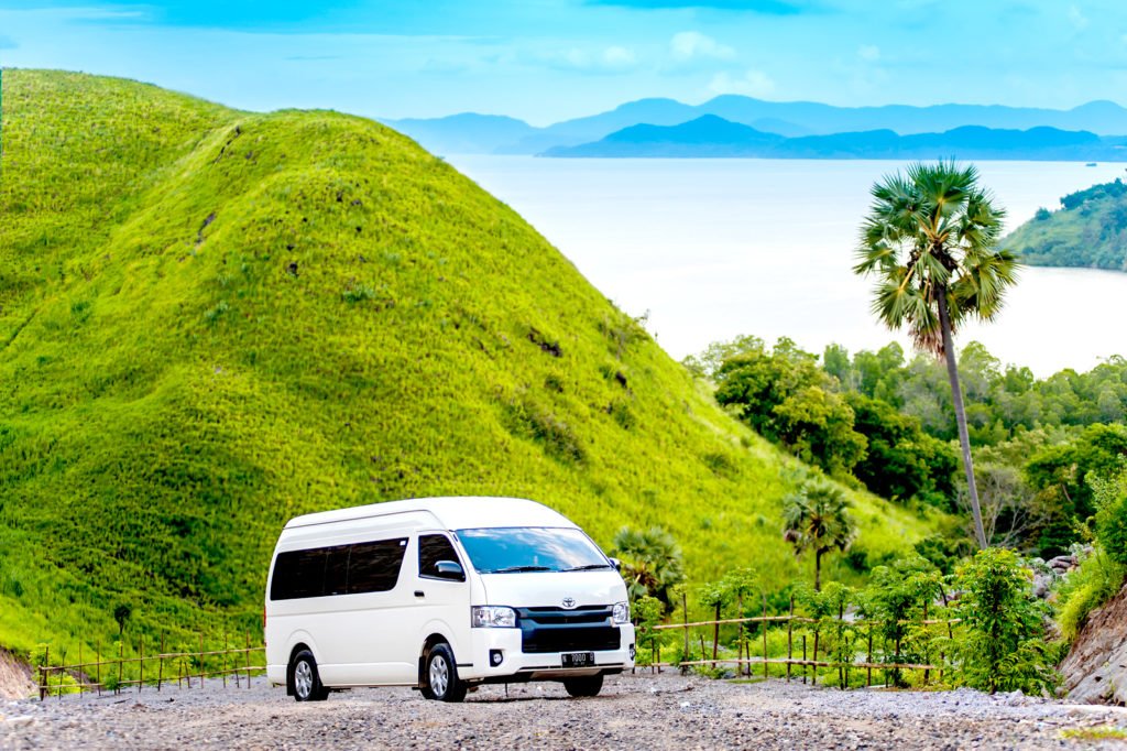 Rental Minibus Labuan Bajo